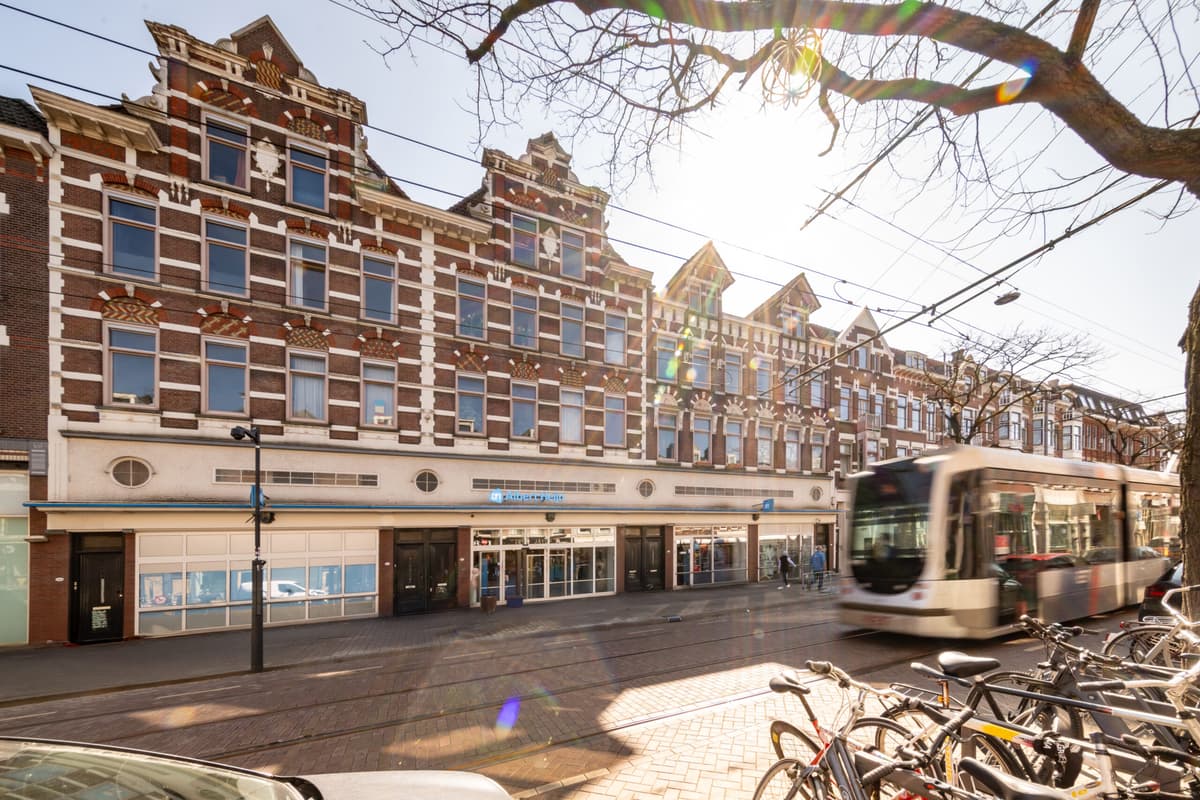 UMB Group koopt twee Albert Heijn-supermarkten met woningen in Rotterdam
